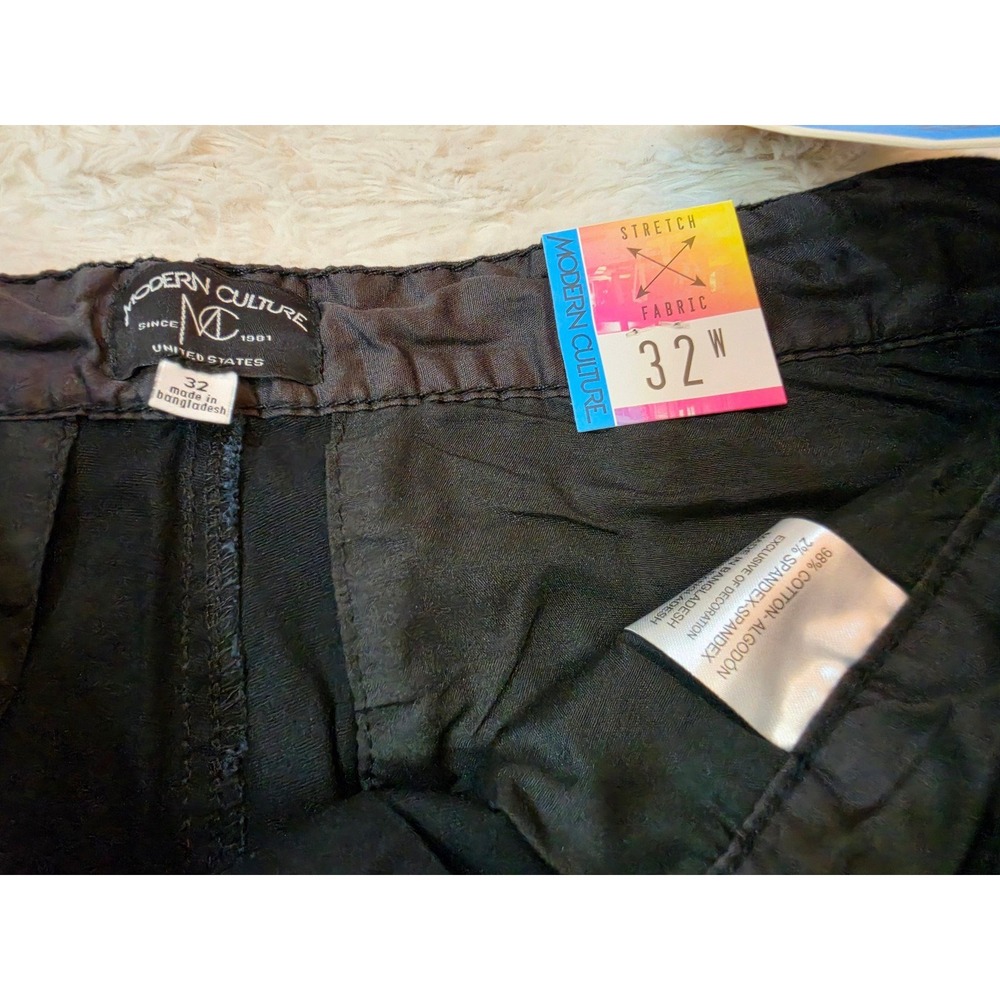 Modern Culture Men's Flat Front Chino Shorts Size 32 - Black Skulls & Roses NWT - Picture 2 of 4